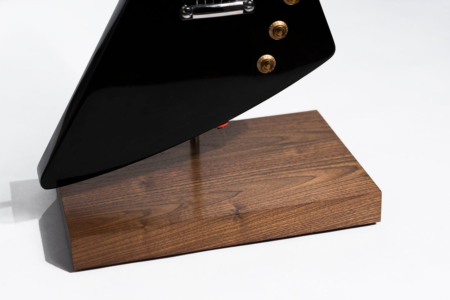 Guitar stand walnut by M-ski 2