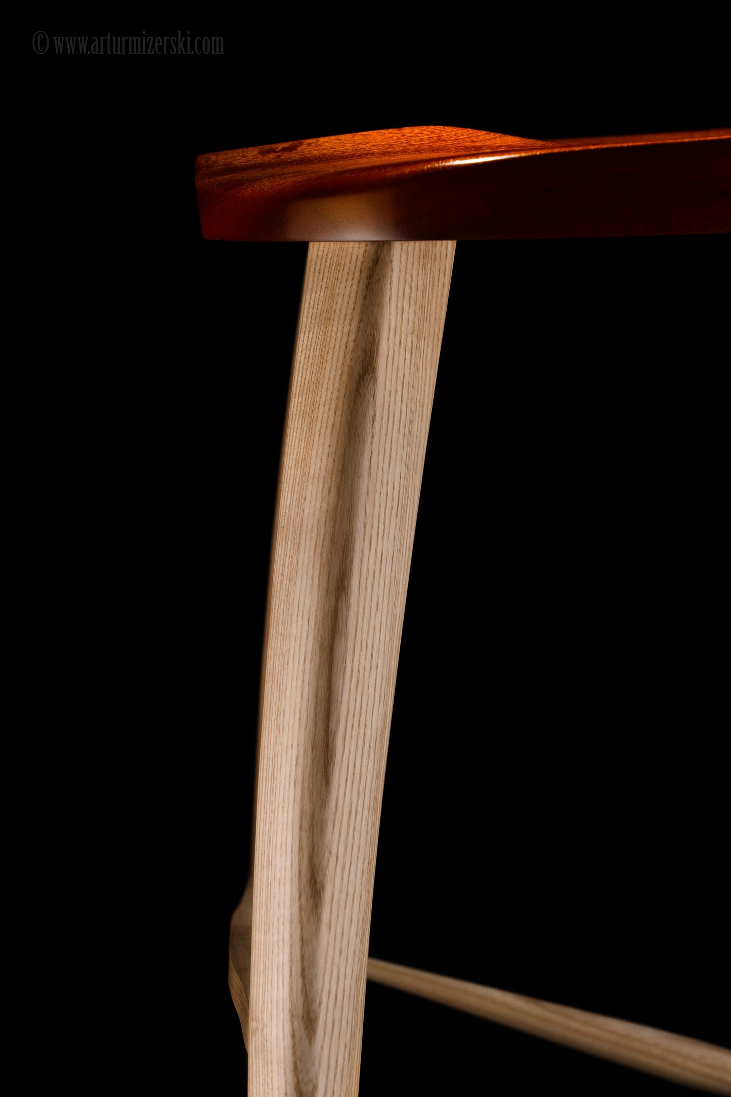 The Giant - Guitar Stool hand carved by M-ski