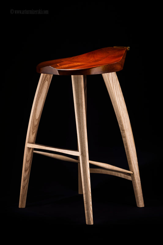 The Giant - Guitar Stool hand carved by M-ski