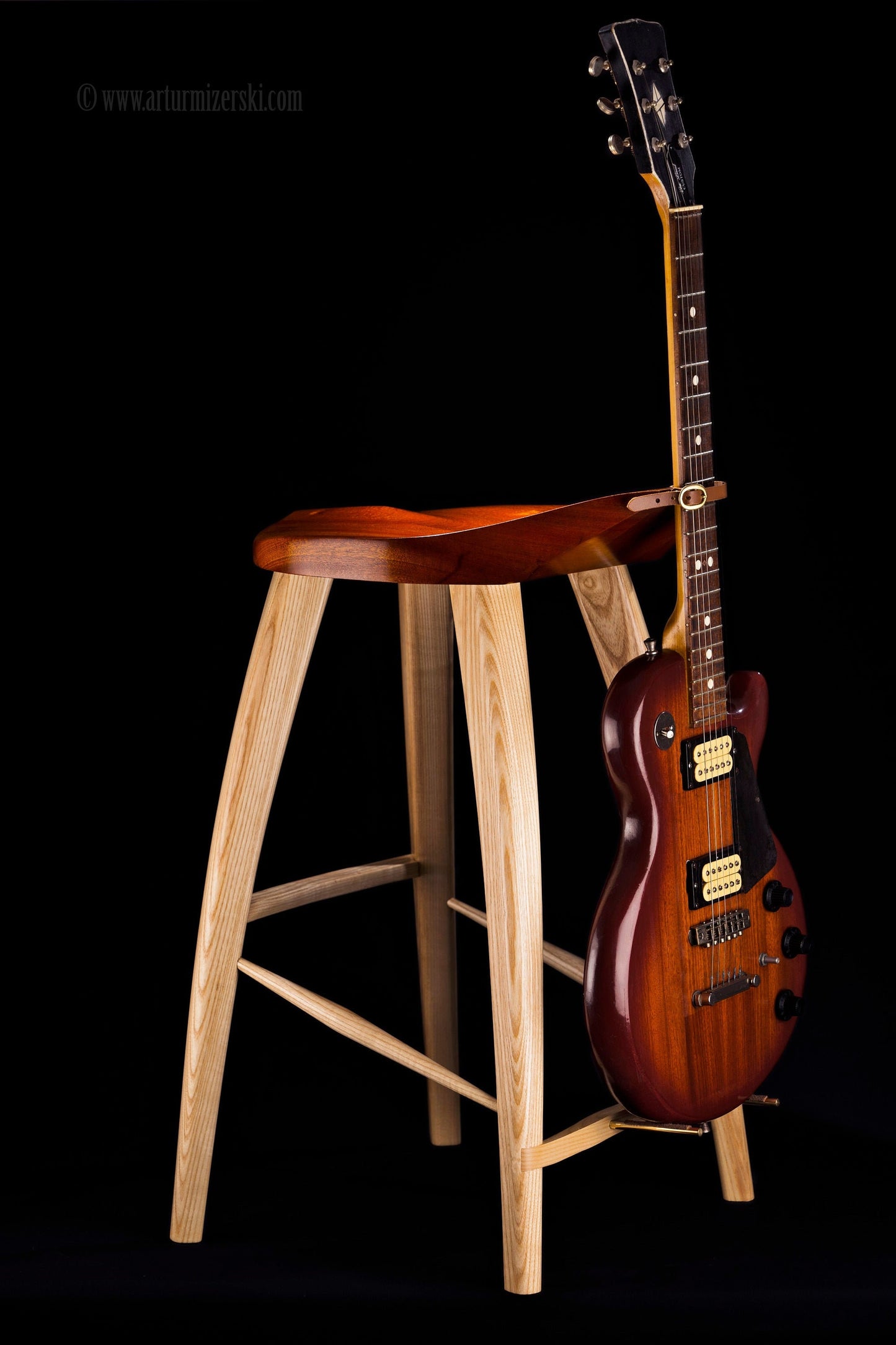The Giant - Guitar Stool hand carved by M-ski