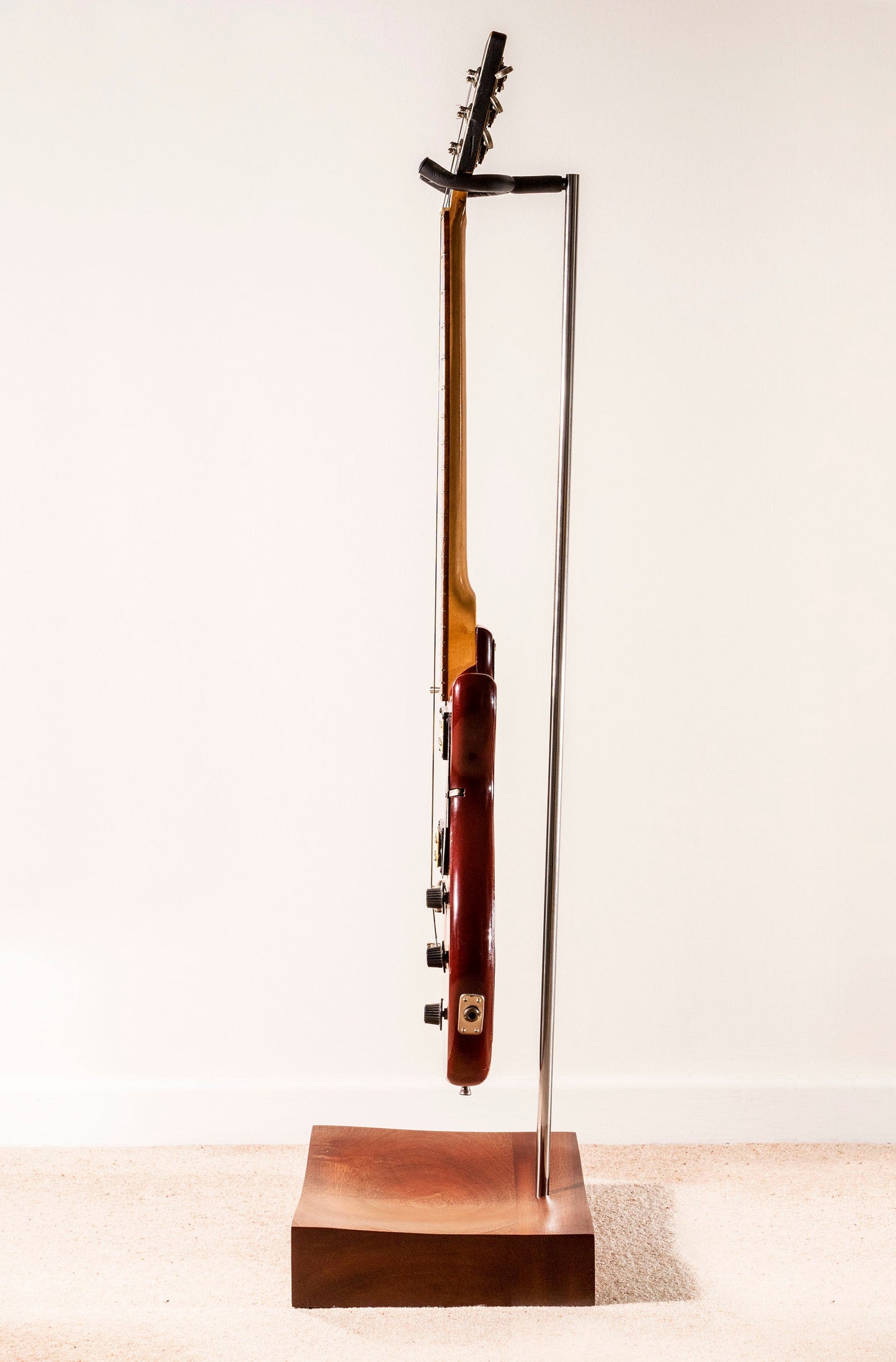 Support de guitare / basse en acajou - Concave - sculpté à la main par M-ski