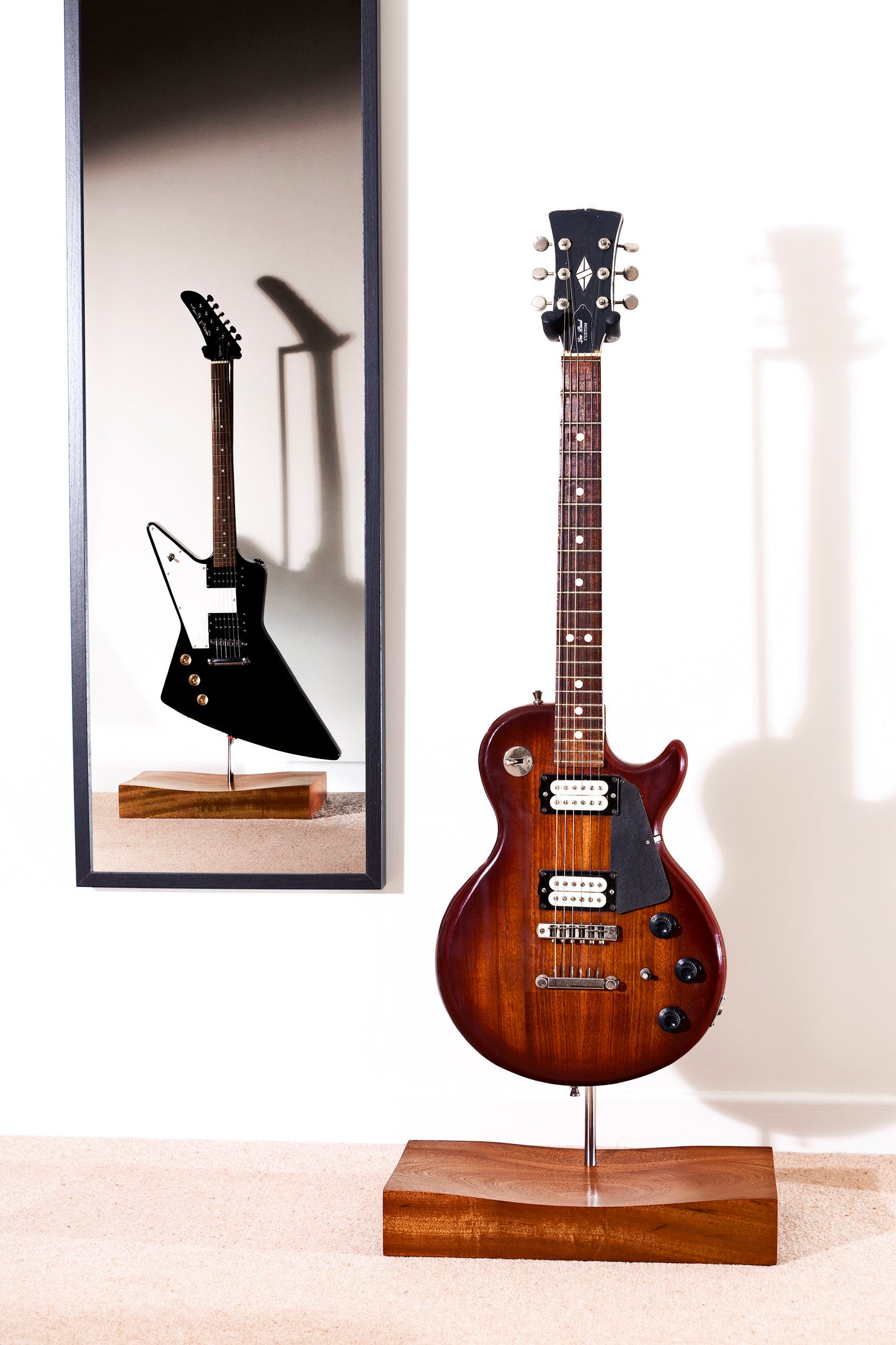 Support de guitare / basse en acajou - Concave - sculpté à la main par M-ski